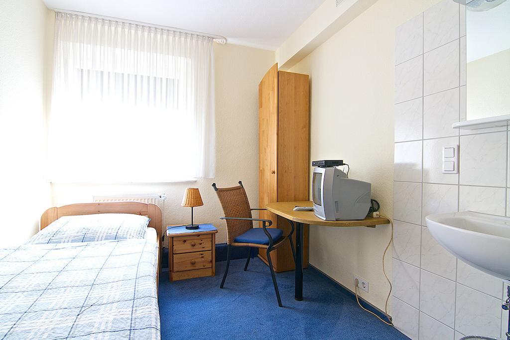 Hotel Schoenfeld BRE Room photo